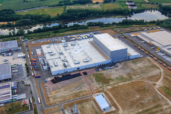 Drohnenaufname von Pfälzer Erfrischungsgetränke GmbH in Wörth am Rhein im Bundesland Rheinland-Pfalz, Deutschland