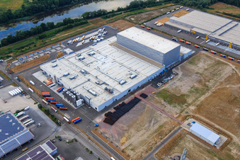 Drohnenbild von Pfälzer Erfrischungsgetränke GmbH in Wörth am Rhein im Bundesland Rheinland-Pfalz, Deutschland