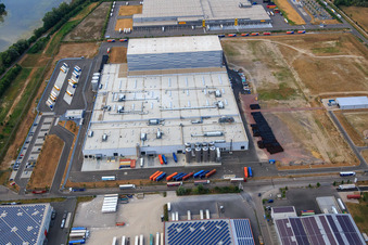 Pfälzer Erfrischungsgetränke GmbH in Wörth am Rhein im Bundesland Rheinland-Pfalz, Deutschland von der Drohne aus gesehen