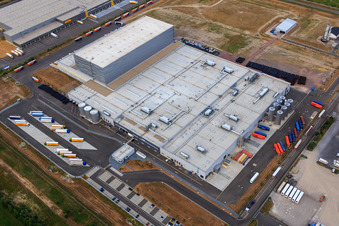 Pfälzer Erfrischungsgetränke GmbH in Wörth am Rhein im Bundesland Rheinland-Pfalz, Deutschland aus der Luft betrachtet