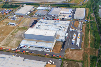 Drohnenaufname von Pfälzer Erfrischungsgetränke GmbH in Wörth am Rhein im Bundesland Rheinland-Pfalz, Deutschland