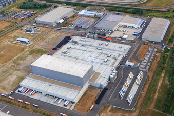 Pfälzer Erfrischungsgetränke GmbH in Wörth am Rhein im Bundesland Rheinland-Pfalz, Deutschland von einer Drohne aus