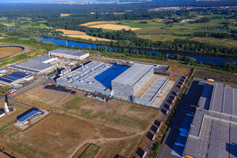 Pfälzer Erfrischungsgetränke GmbH in Wörth am Rhein im Bundesland Rheinland-Pfalz, Deutschland aus der Luft betrachtet