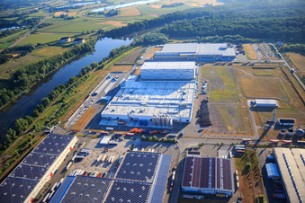 Pfälzer Erfrischungsgetränke GmbH in Wörth am Rhein im Bundesland Rheinland-Pfalz, Deutschland aus der Drohnenperspektive