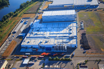 Pfälzer Erfrischungsgetränke GmbH in Wörth am Rhein im Bundesland Rheinland-Pfalz, Deutschland von der Drohne aus gesehen