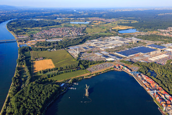 Landeshafen Wörth mit Contargo Wörth im Ortsteil Maximiliansau in Wörth am Rhein im Bundesland Rheinland-Pfalz, Deutschland