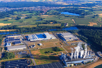 Luftaufnahme von Industriegebiet Oberwald aus Südosten in Wörth am Rhein im Bundesland Rheinland-Pfalz, Deutschland