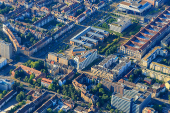 Brauerstraße mit Forterro Deutschland Abas GmbH, Agentur für Arbeit Karlsruhe-Rastatt, Generalbundesanwalt beim Bundesgerichtshof und  Staatliche Hochschule für Gestaltung Karlsruhe (HfG) im Ortsteil Südweststadt im Bundesland Baden-Württemberg