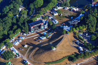 Mount Klotz bei Das Fest in der Günther Klotz Anlage im Ortsteil Südweststadt in Karlsruhe im Bundesland Baden-Württemberg, Deutschland von oben gesehen