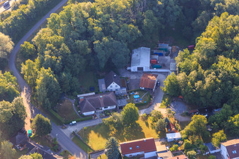 Schrägluftbild von Hohenwettersbacherstraße 38 , "offene Jugendwerkstatt Karlsruhe" am Steinbruch im Ortsteil Grünwettersbach im Bundesland Baden-Württemberg, Deutschland