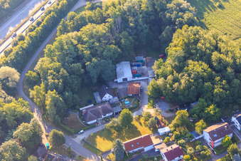 Hohenwettersbacherstraße 38 , "offene Jugendwerkstatt Karlsruhe" am Steinbruch im Ortsteil Grünwettersbach im Bundesland Baden-Württemberg, Deutschland aus der Luft