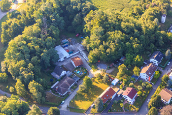 Hohenwettersbacherstraße 38 , "offene Jugendwerkstatt Karlsruhe" am Steinbruch im Ortsteil Grünwettersbach im Bundesland Baden-Württemberg, Deutschland von oben gesehen