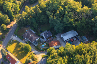 Hohenwettersbacherstraße 38 , "offene Jugendwerkstatt Karlsruhe" am Steinbruch im Ortsteil Grünwettersbach im Bundesland Baden-Württemberg, Deutschland aus der Luft betrachtet
