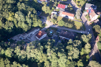 Schrägluftbild von Grünwettersbach,Hohenwettersbacherstraße 38 , "offene Jugendwerkstatt Karlsruhe" am Steinbruch im Bundesland Baden-Württemberg, Deutschland
