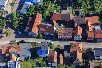 Schrägluftbild von Lange Straße im Ortsteil Schluttenbach in Ettlingen im Bundesland Baden-Württemberg, Deutschland