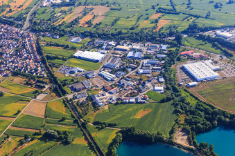 Industriegebiet Industriestraße aus Süden mit OFTEC Oberflächentechnik GmbH & Co. KG und Faurecia Innenraum Systeme GmbH in Hagenbach im Bundesland Rheinland-Pfalz, Deutschland