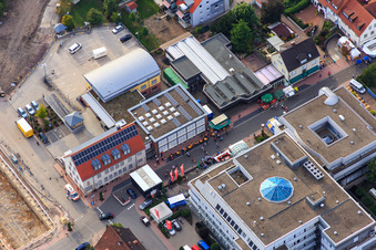 Kandeler Stadtfest 2015 zwischen Verbandsgemeinde Verwaltung Kandel und  Sparkasse Südpfalz im Bundesland Rheinland-Pfalz, Deutschland