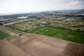 Schrägluftbild von Gelände des Golfplatz Golfpark Biblis-Wattenheim *****GOLF absolute in Wattenheim im Ortsteil Nordheim im Bundesland Hessen, Deutschland