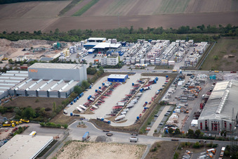Schrägluftbild von Worms, Industriegebiet Im Langgewan, Spedition Kube & Kubenz im Bundesland Rheinland-Pfalz, Deutschland