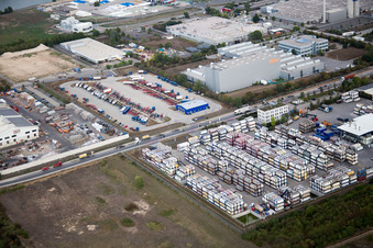 Worms, Industriegebiet Im Langgewan, Spedition Kube & Kubenz im Bundesland Rheinland-Pfalz, Deutschland von einer Drohne aus