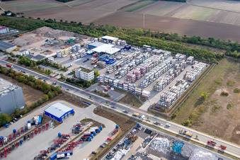 Schrägluftbild von Lagerhallen und Speditionsgebäude Kube & Kubenz in Worms im Bundesland Rheinland-Pfalz, Deutschland