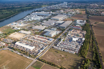 Lagerhallen und Speditionsgebäude Kube & Kubenz in Worms im Bundesland Rheinland-Pfalz, Deutschland vom Flugzeug aus