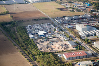 Worms, Industriegebiet Im Langgewan, Spedition Kube & Kubenz im Bundesland Rheinland-Pfalz, Deutschland aus der Drohnenperspektive