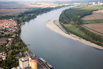 Luftbild von Ortsteil Rheindürkheim in Worms im Bundesland Rheinland-Pfalz, Deutschland