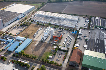 Luftaufnahme von Worms, Industriegebiet Nord am Rhein im Ortsteil Rheindürkheim im Bundesland Rheinland-Pfalz, Deutschland