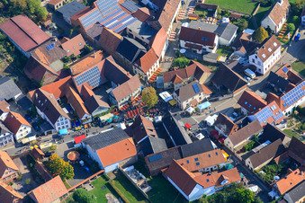 Weinfest im Weingut Holger Kuhn in Dierbach im Bundesland Rheinland-Pfalz, Deutschland