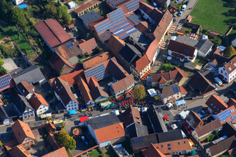 Luftbild von Weinfest im Weingut Holger Kuhn in Dierbach im Bundesland Rheinland-Pfalz, Deutschland