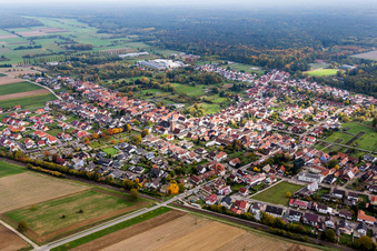 Ortsansicht der Straßen und Häuser der Wohngebiete im Ortsteil Schaidt in Wörth am Rhein im Bundesland Rheinland-Pfalz, Deutschland