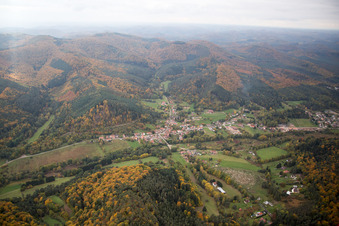 Schrägluftbild von Dambach im Bundesland Bas-Rhin, Frankreich