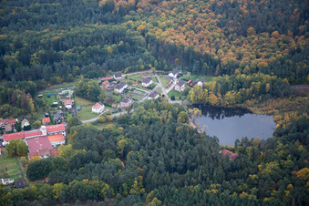 Dambach im Bundesland Bas-Rhin, Frankreich aus der Drohnenperspektive