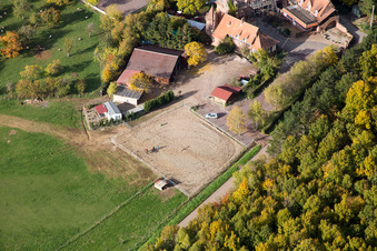 Luftaufnahme von Niederbronn-les-Bains im Bundesland Bas-Rhin, Frankreich