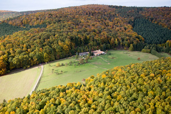 Drohnenaufname von Niederbronn-les-Bains im Bundesland Bas-Rhin, Frankreich
