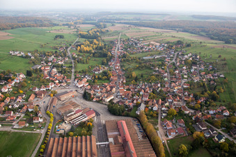 Luftbild von Zinswiller, De Dietrich Process Systems im Bundesland Bas-Rhin, Frankreich