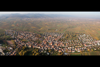 Panorama Perspektive Ortsansicht der Straßen und Häuser der Wohngebiete im Ortsteil Godramstein in Landau in der Pfalz im Bundesland Rheinland-Pfalz, Deutschland