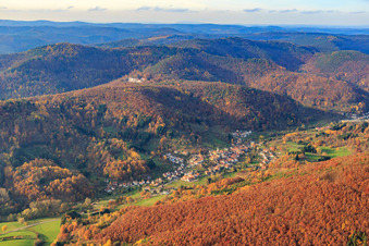 Fachklinik Eußerthal im Wald über dem Ort in Dernbach im Bundesland Rheinland-Pfalz, Deutschland