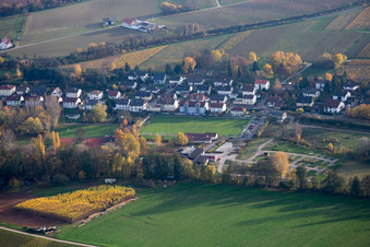 Luftaufnahme von Sportplätze im Ortsteil Ingenheim in Billigheim-Ingenheim im Bundesland Rheinland-Pfalz, Deutschland
