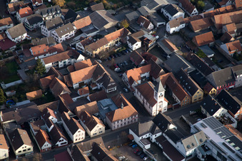 Ortsteil Ingenheim in Billigheim-Ingenheim im Bundesland Rheinland-Pfalz, Deutschland von der Drohne aus gesehen
