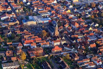 Marktplatz, Stadthalle Kandel und  St. Georgskirche im Bundesland Rheinland-Pfalz, Deutschland