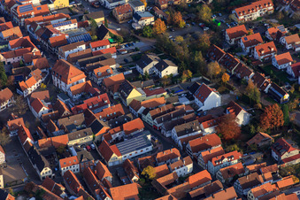 Hauptstraße von Westen in Kandel im Bundesland Rheinland-Pfalz, Deutschland