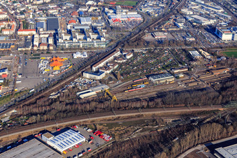 BAMF Außenstelle M A 1 - Karlsruhe und DB InfraGO AG im Ortsteil Oststadt im Bundesland Baden-Württemberg, Deutschland