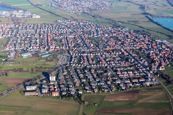 Luftbild von Ortsansicht der Straßen und Häuser der Wohngebiete im Ortsteil Spöck in Stutensee im Bundesland Baden-Württemberg, Deutschland
