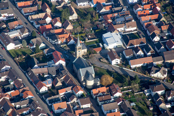 Schrägluftbild von Ortsteil Neuthard in Karlsdorf-Neuthard im Bundesland Baden-Württemberg, Deutschland