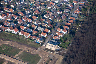 Potsdamer Straße im Ortsteil Neudorf in Graben-Neudorf im Bundesland Baden-Württemberg, Deutschland