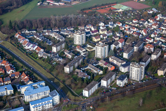 Oberfeldstraße von Osten im Ortsteil Forchheim in Rheinstetten im Bundesland Baden-Württemberg, Deutschland