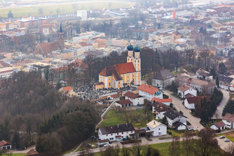 Luftbild von Wallfahrtkirche Gartlberg in Pfarrkirchen im Bundesland Bayern, Deutschland