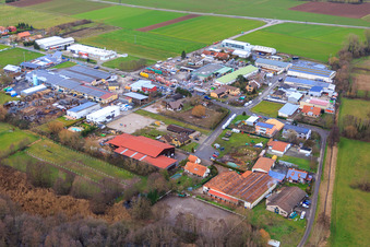 Industriegebiet Industriestraße mit Kurt Weis Fensterbau GmbH, Reitstall Petra Egalite und  Conrad Lackierfachbetrieb in Billigheim-Ingenheim im Bundesland Rheinland-Pfalz, Deutschland